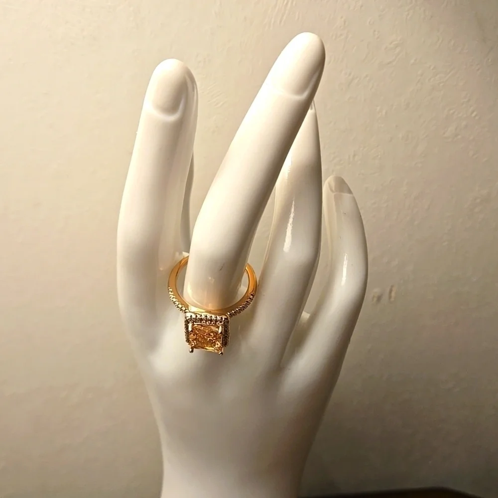 Champagne Square Ring 18k Gold Plated Inlaid Zirconia Size 8